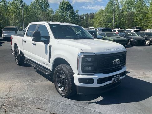 Used 2025 Ford F250 XL w/ STX Appearance Package image 3