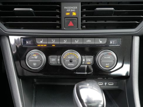 Used 2024 Volkswagen Jetta SE image 23