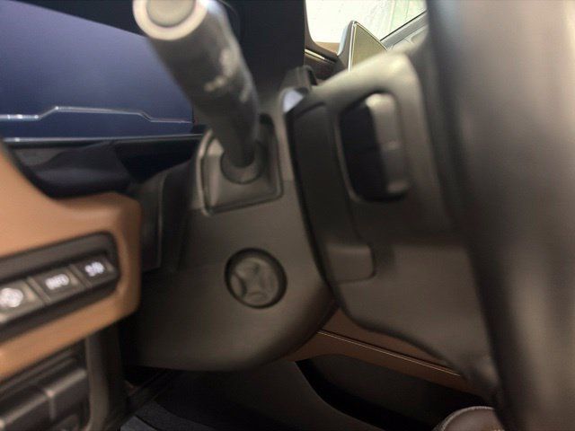 Used 2023 Chevrolet Suburban High Country w/ Advanced Technology Package AWD/4WD image 30