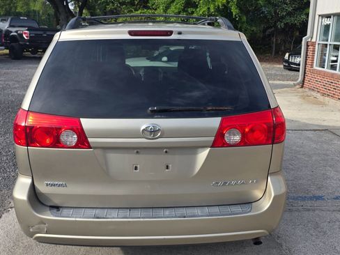 Used 2010 Toyota Sienna CE image 7