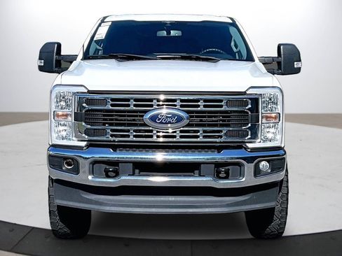 Used 2023 Ford F250 XLT AWD/4WD image 3