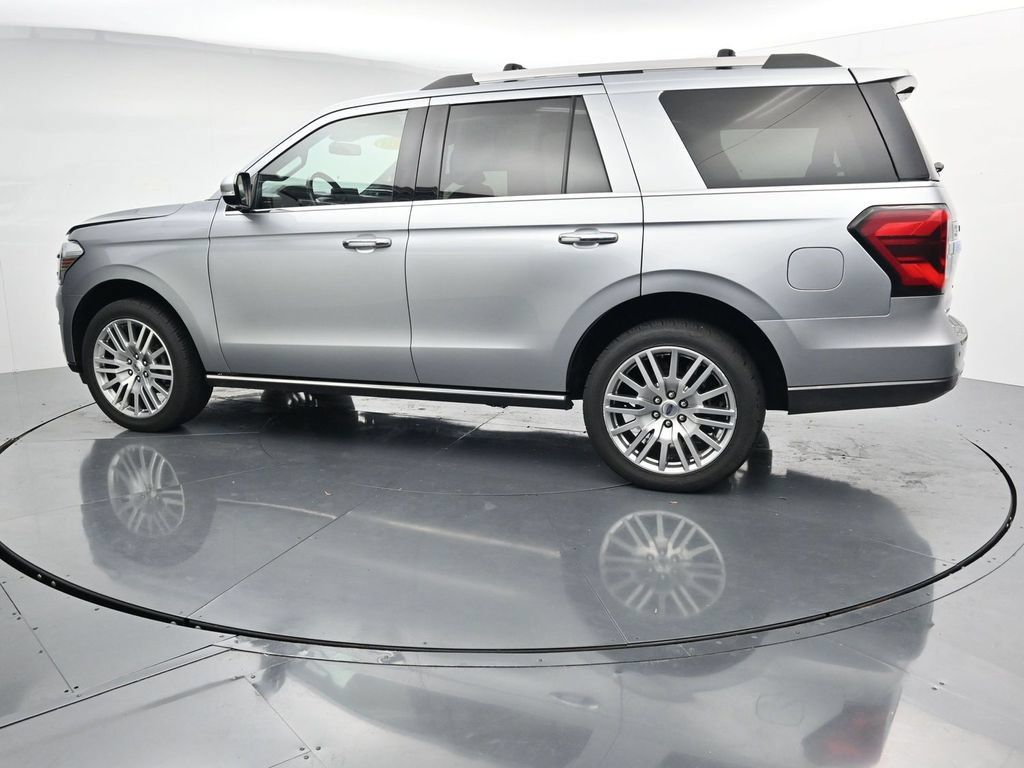 Used 2024 Ford Expedition Limited AWD/4WD image 5