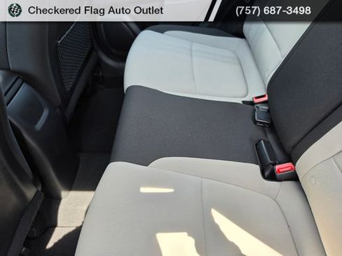 Used 2023 Hyundai Venue SEL FWD image 37