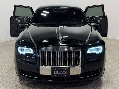 Used 2017 Rolls-Royce Ghost RWD image 32