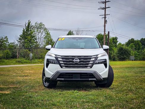 Used 2024 Nissan Rogue SL AWD/4WD image 8