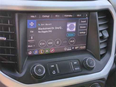 Used 2023 GMC Acadia SLT image 14