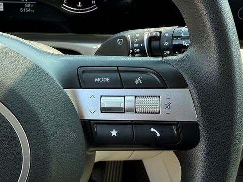 Used 2025 Hyundai Tucson SE image 29