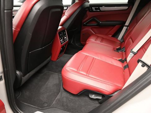 Certified 2023 Porsche Cayenne Platinum Edition AWD/4WD image 23