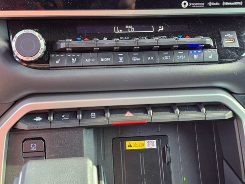 Used 2024 Toyota Sequoia Platinum AWD/4WD image 21