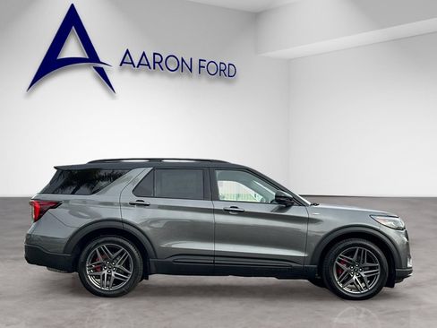 New 2026 Ford Explorer ST-Line w/ ST-Line Street Pack image 6