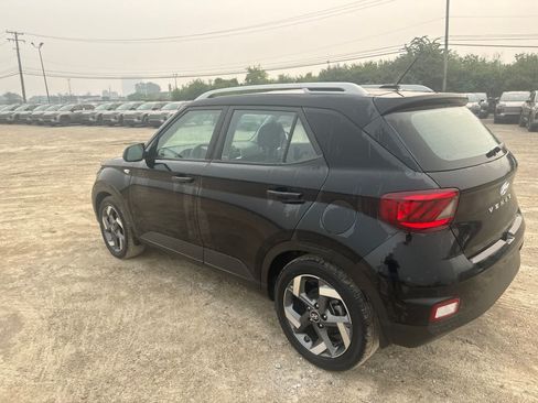 Used 2023 Hyundai Venue SEL FWD image 12