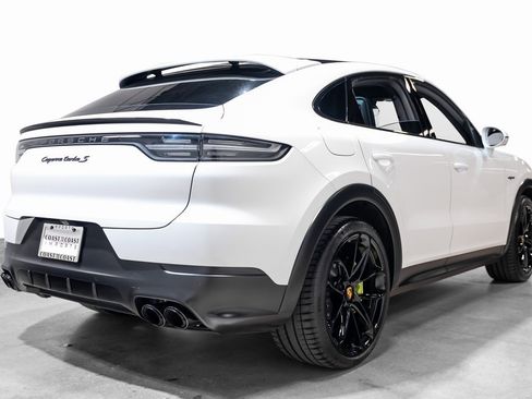 Used 2022 Porsche Cayenne Turbo S image 11