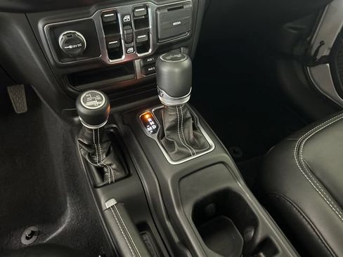 Used 2023 Jeep Wrangler Unlimited Sahara w/ Cold Weather Group AWD/4WD image 19