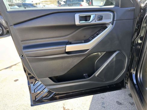Used 2022 Ford Explorer Limited w/ Equipment Group 301A image 9