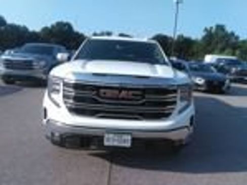 Used 2025 GMC Sierra 1500 SLT RWD image 7