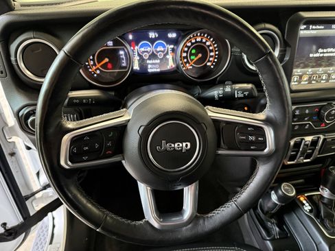 Used 2018 Jeep Wrangler Unlimited Sahara AWD/4WD image 15