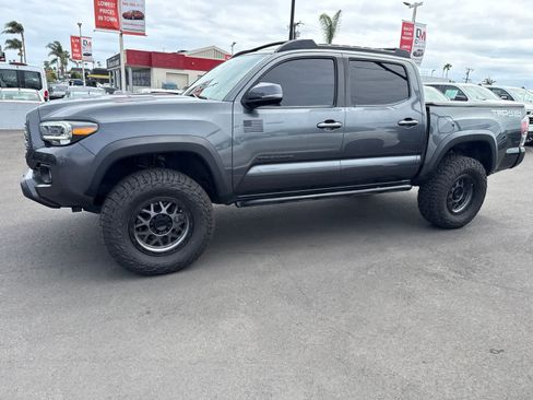 Used 2021 Toyota Tacoma TRD Off-Road w/ TRD Premium Off Road Package AWD/4WD image 19