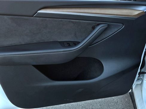 Used 2024 Tesla Model Y Standard Range image 10