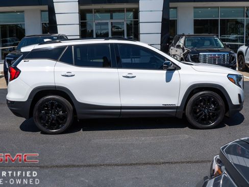 Used 2021 GMC Terrain SLT w/ Infotainment Package II FWD image 2