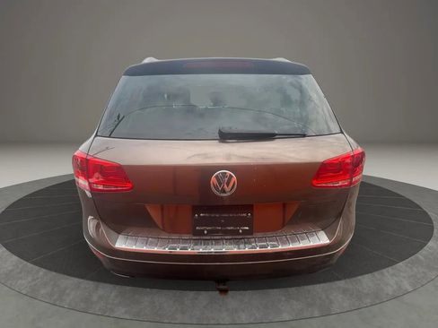 Used 2013 Volkswagen Touareg TDI image 6