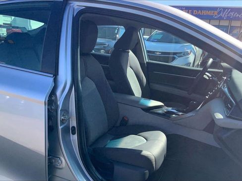Used 2020 Toyota Camry LE FWD image 7