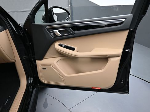 New 2026 Porsche Macan AWD/4WD image 28