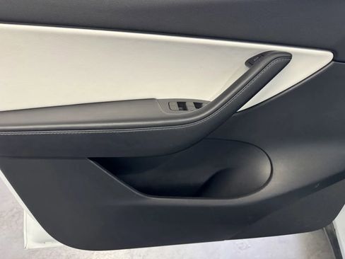 Used 2021 Tesla Model Y Long Range image 13