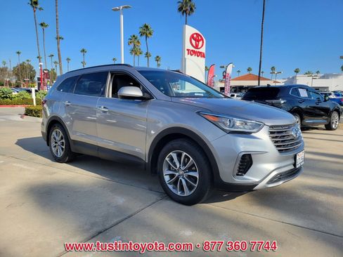 Used 2018 Hyundai Santa Fe SE w/ Cargo Package image 2