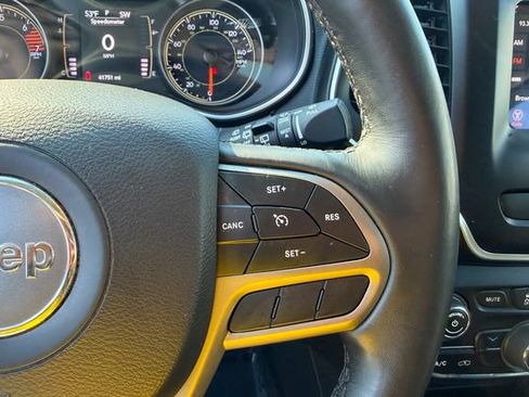 Used 2020 Jeep Cherokee Latitude Plus w/ Cold Weather Group image 18