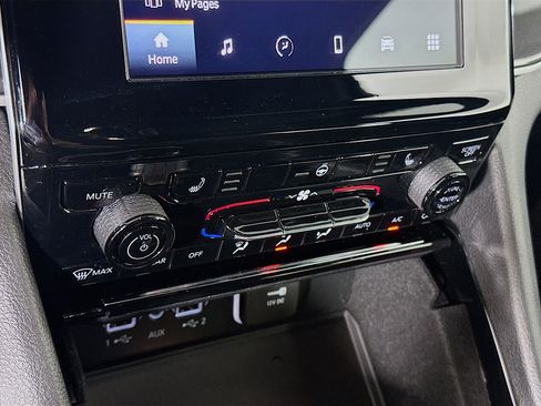 Used 2023 Jeep Grand Cherokee Altitude image 23