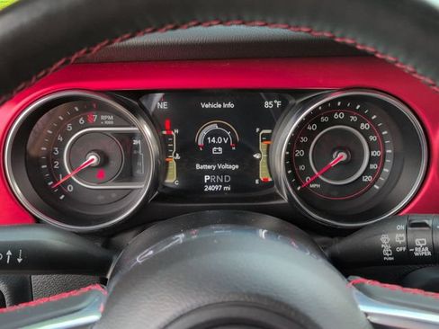 Used 2022 Jeep Wrangler Unlimited Rubicon w/ Xtreme Recon 35" Tire Package AWD/4WD image 11