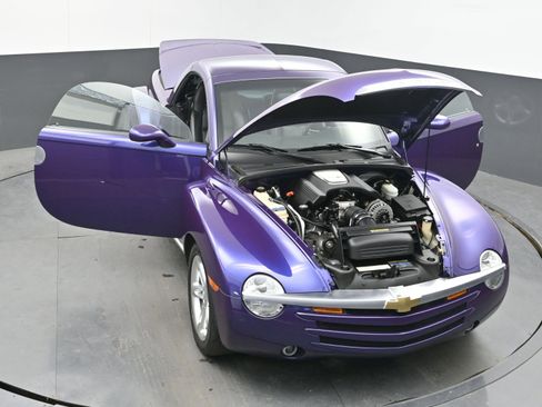 Used 2004 Chevrolet SSR w/ Preferred Equipment Group image 40