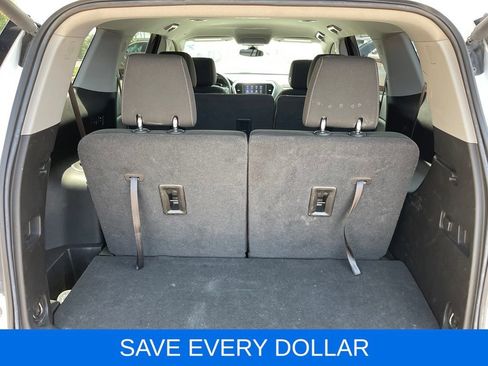 Used 2023 GMC Acadia SLE w/ Driver Convenience Package FWD image 7