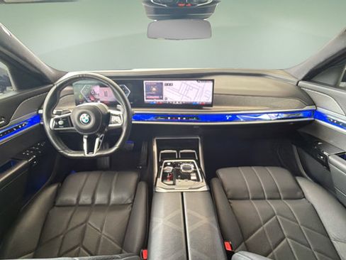 Used 2025 BMW 760i xDrive w/ Executive Package AWD/4WD image 7