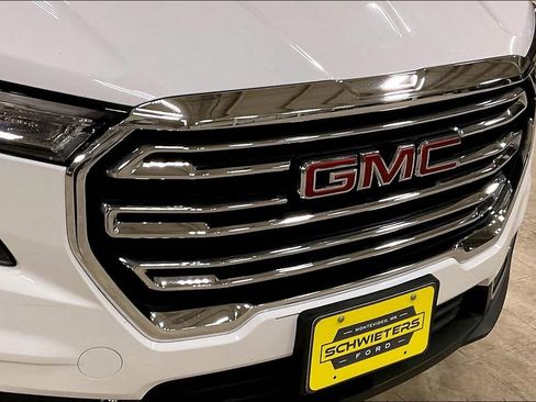 Used 2024 GMC Terrain SLT image 28