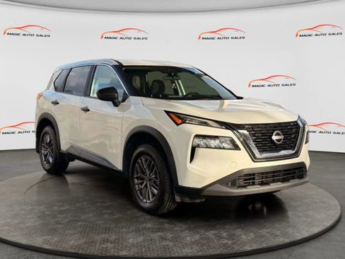 Used 2023 Nissan Rogue S image 4