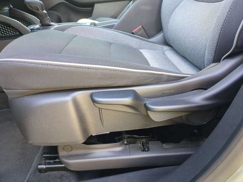 Used 2025 Chevrolet TrailBlazer LT AWD/4WD image 14