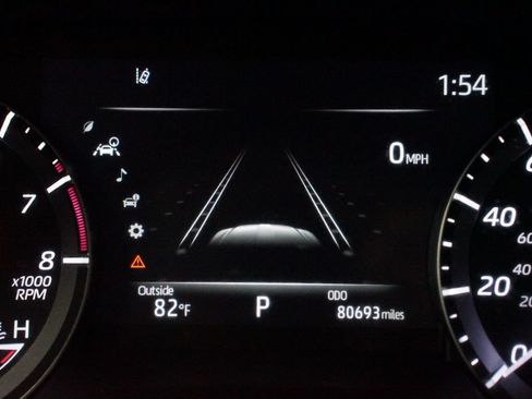 Used 2021 Toyota Highlander XLE FWD image 16