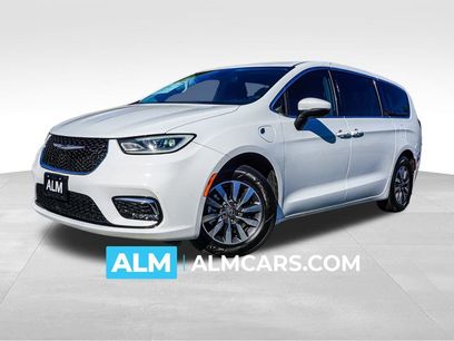 Used 2023 Chrysler Pacifica Touring-L