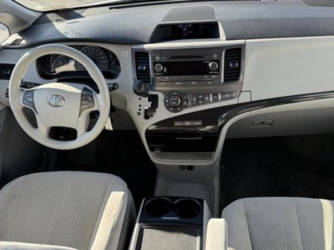 Used 2013 Toyota Sienna LE image 11