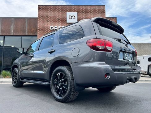 Used 2022 Toyota Sequoia TRD Sport AWD/4WD image 4