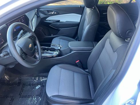 Used 2025 Chevrolet Trax LT image 24