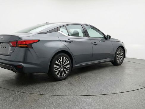 Used 2025 Nissan Altima 2.5 SV image 9