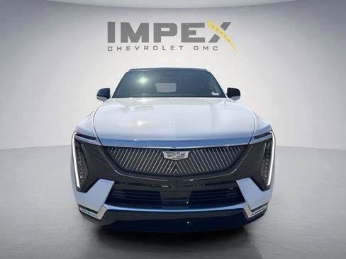 Used 2025 Cadillac Escalade IQ Luxury 2 w/ LPO, Premium Carpet Package AWD/4WD image 8