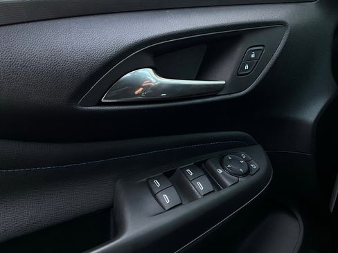 Used 2025 Buick Envista Sport Touring image 19