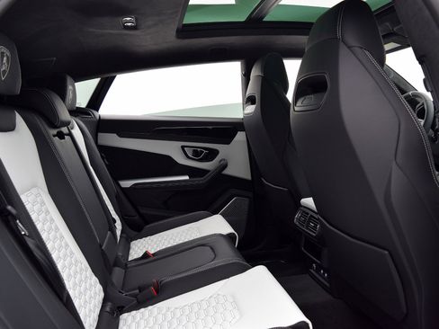 Used 2021 Lamborghini Urus image 32