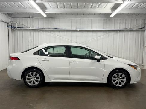 Used 2023 Toyota Corolla LE FWD image 3