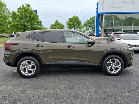 Certified 2024 Chevrolet Trax LS w/ LS Convenience Package FWD image 8
