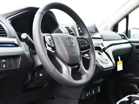 New 2026 Honda Odyssey Touring image 11