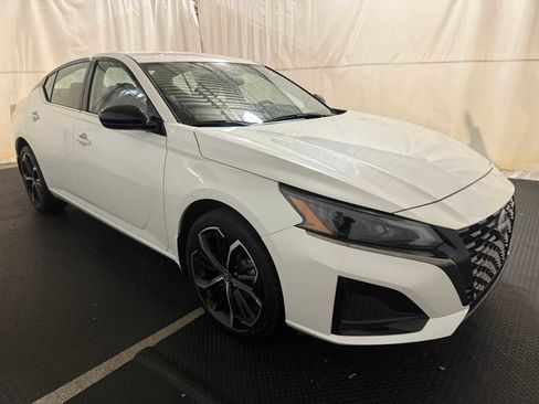 Used 2024 Nissan Altima 2.5 SR image 10